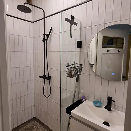 Apartment With Garden Near Kralinge Plas *